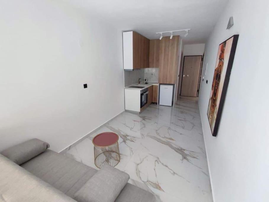Luxury No4 In Ladadika
