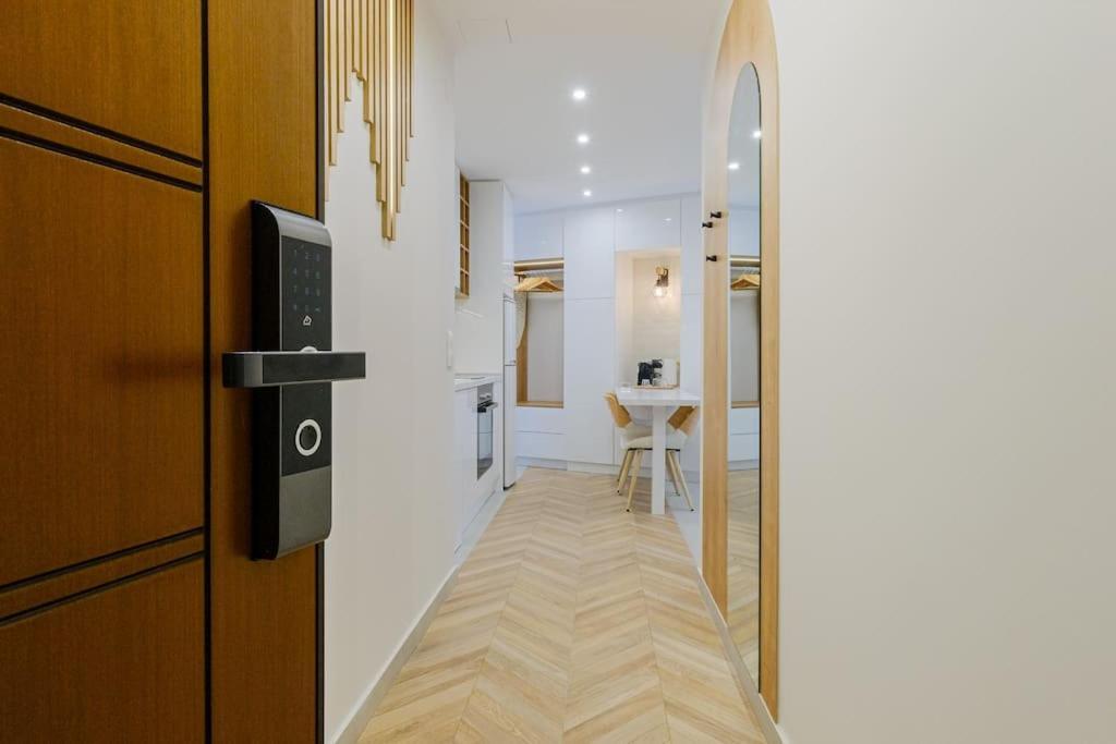 Apartamento Tsinari Comfort & Luxury Suite, Private Parking Tessalónica
