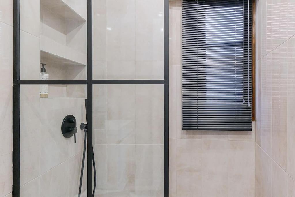 Tsinari Comfort & Luxury Suite, Private Parking Apartamento *