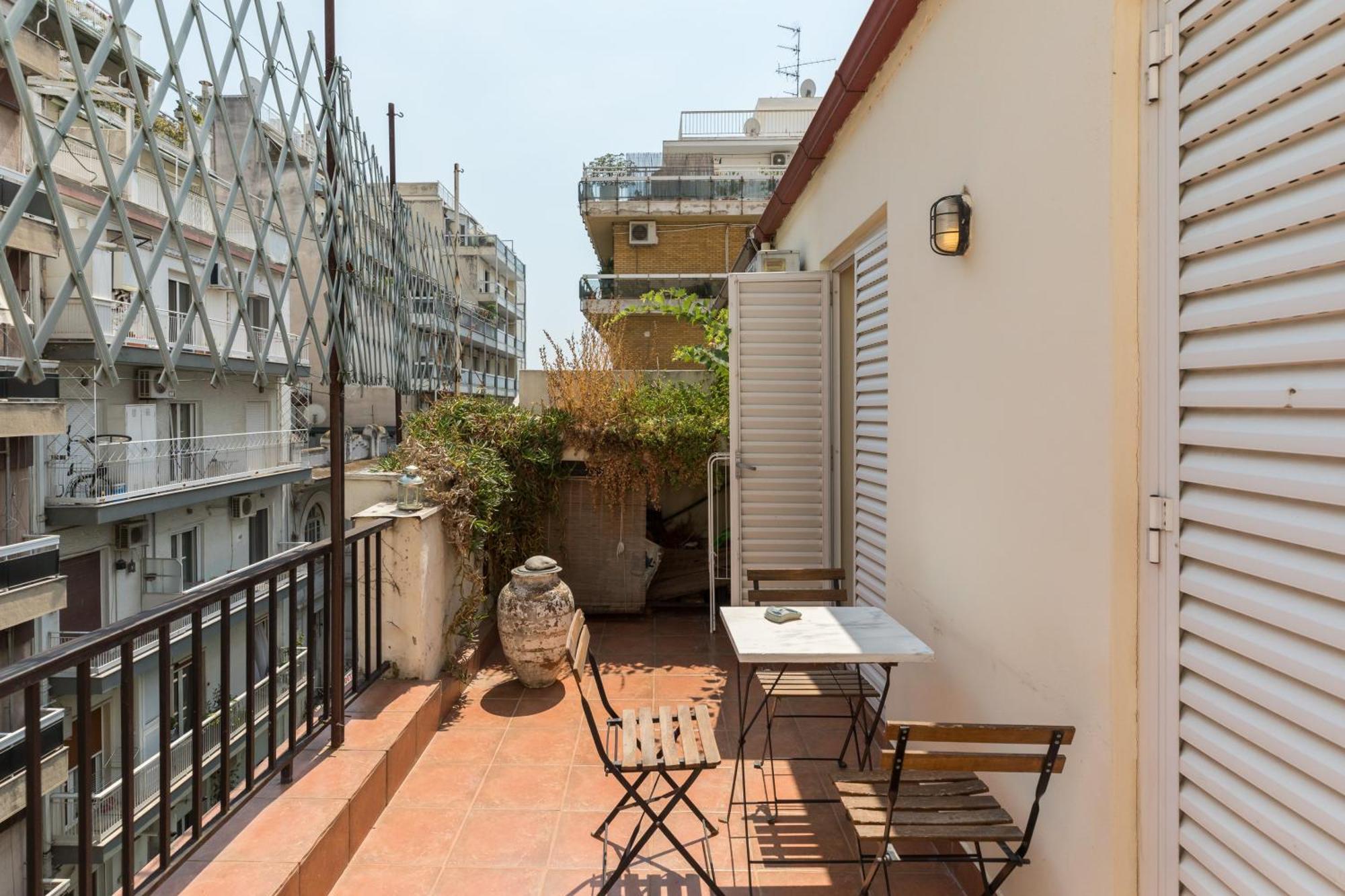 Butterfly By Halu!, Colourful House In The Center * Thessaloniki
