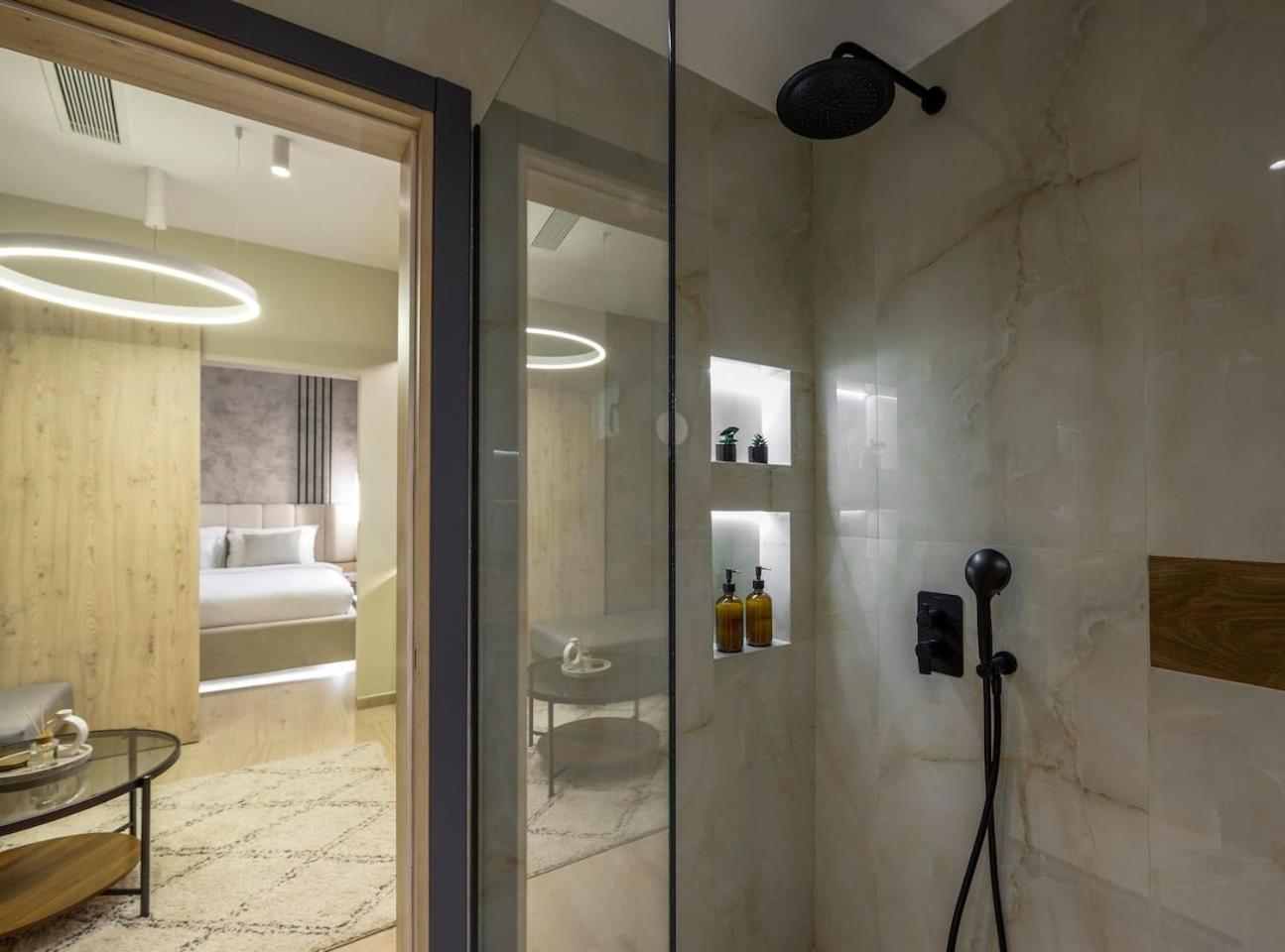 Aristotelian Virtues - Elpida Apartment *
