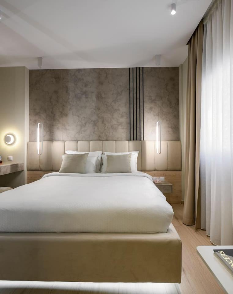 Aristotelian Virtues - Elpida Apartment *