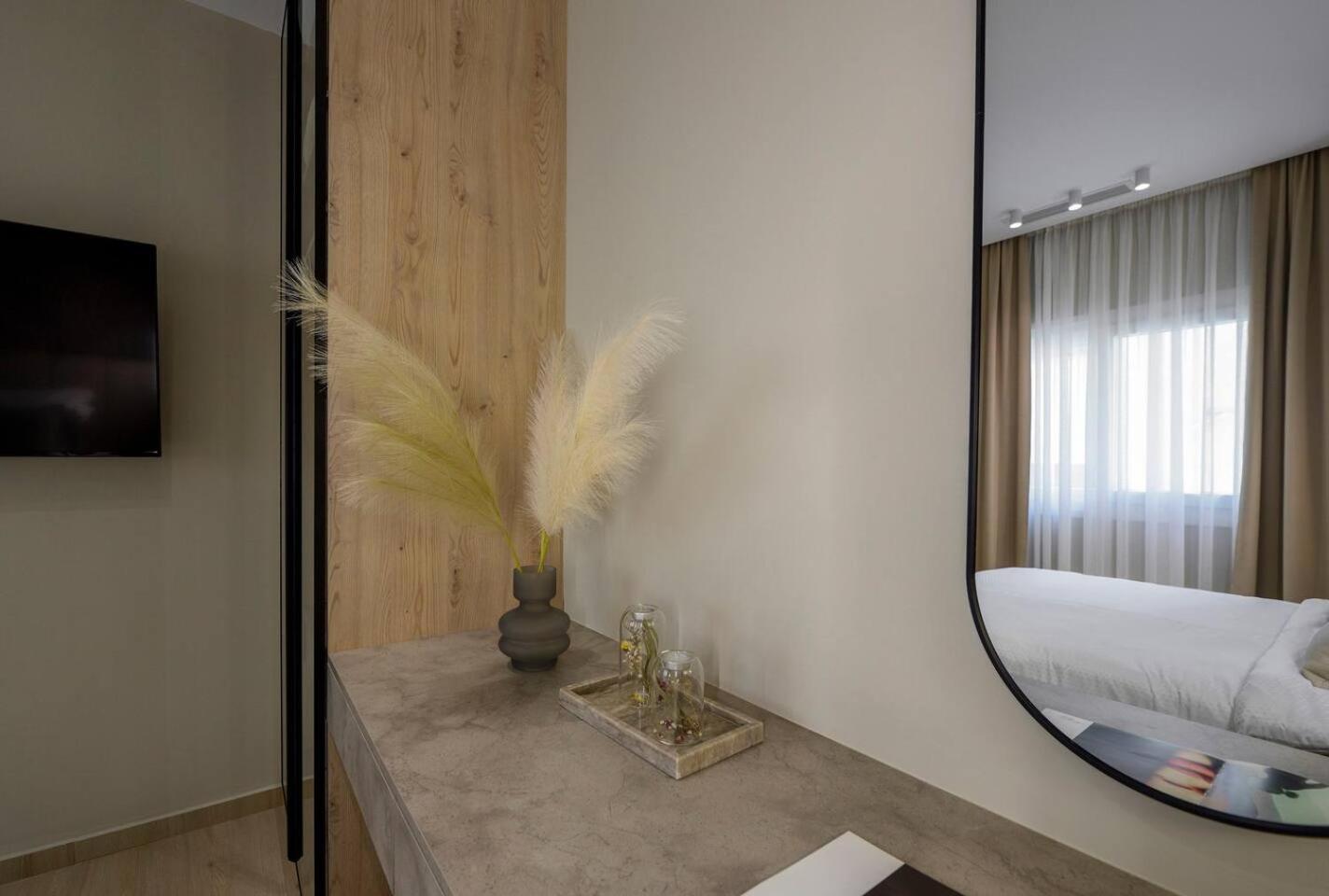 Aristotelian Virtues - Elpida Apartment *