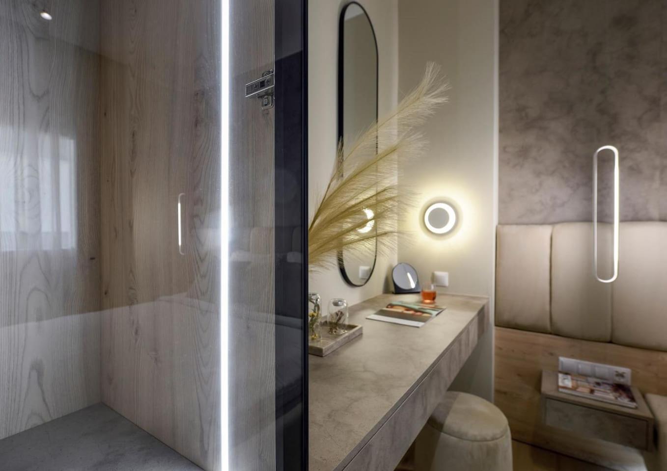 Aristotelian Virtues - Elpida Apartment *