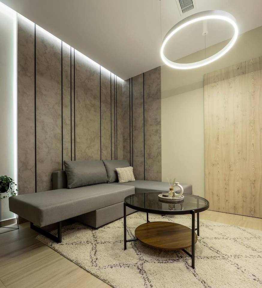 Aristotelian Virtues - Elpida Apartamento *