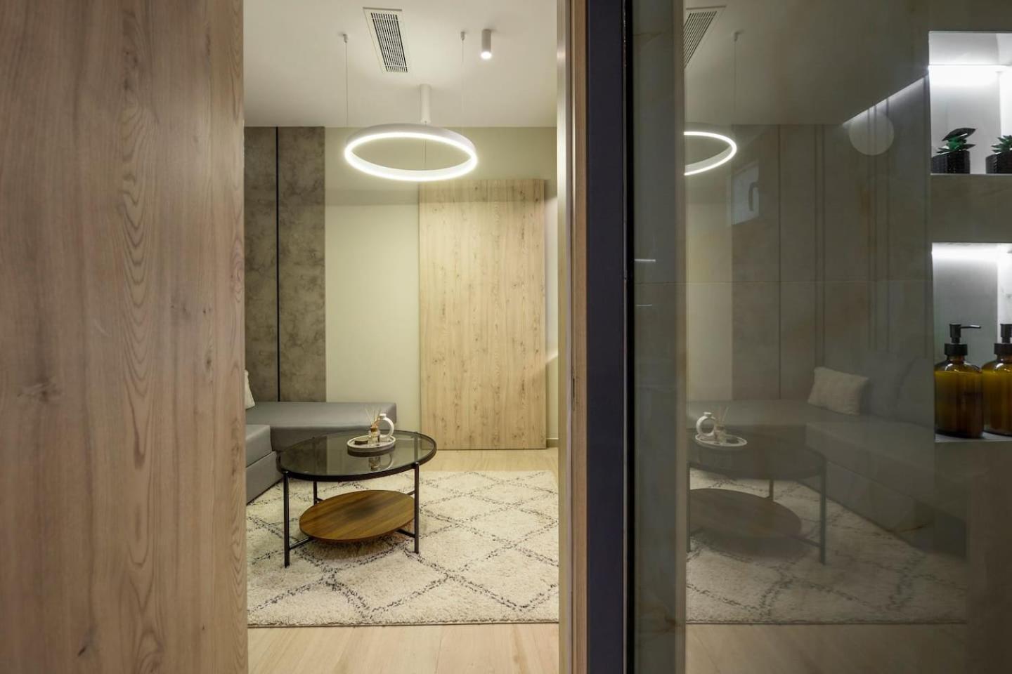 Aristotelian Virtues - Elpida Apartment *