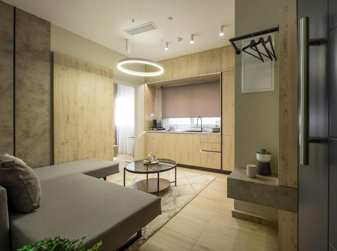 Aristotelian Virtues - Elpida Apartamento *
