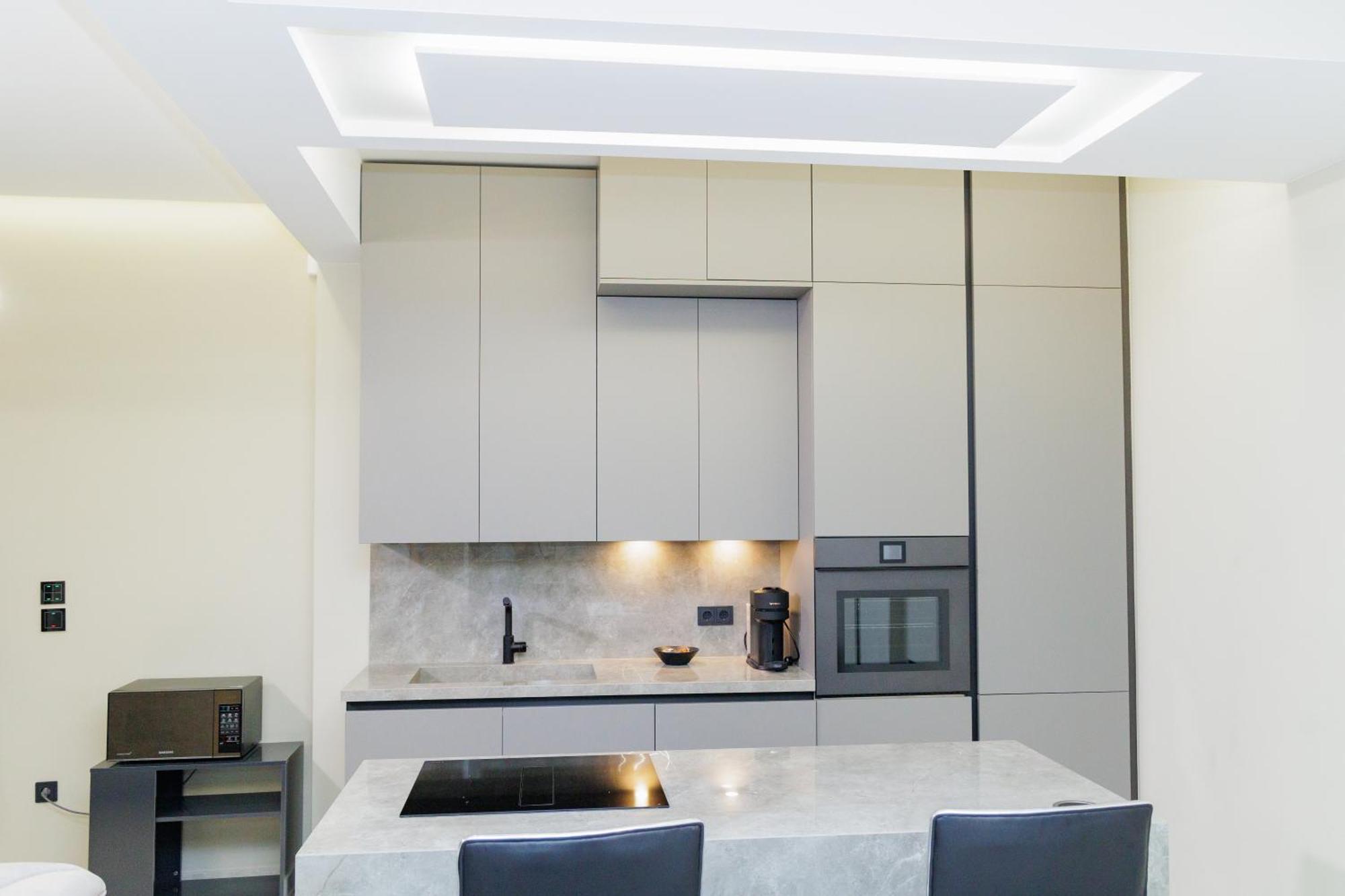 Chic Penthouse Apartment *