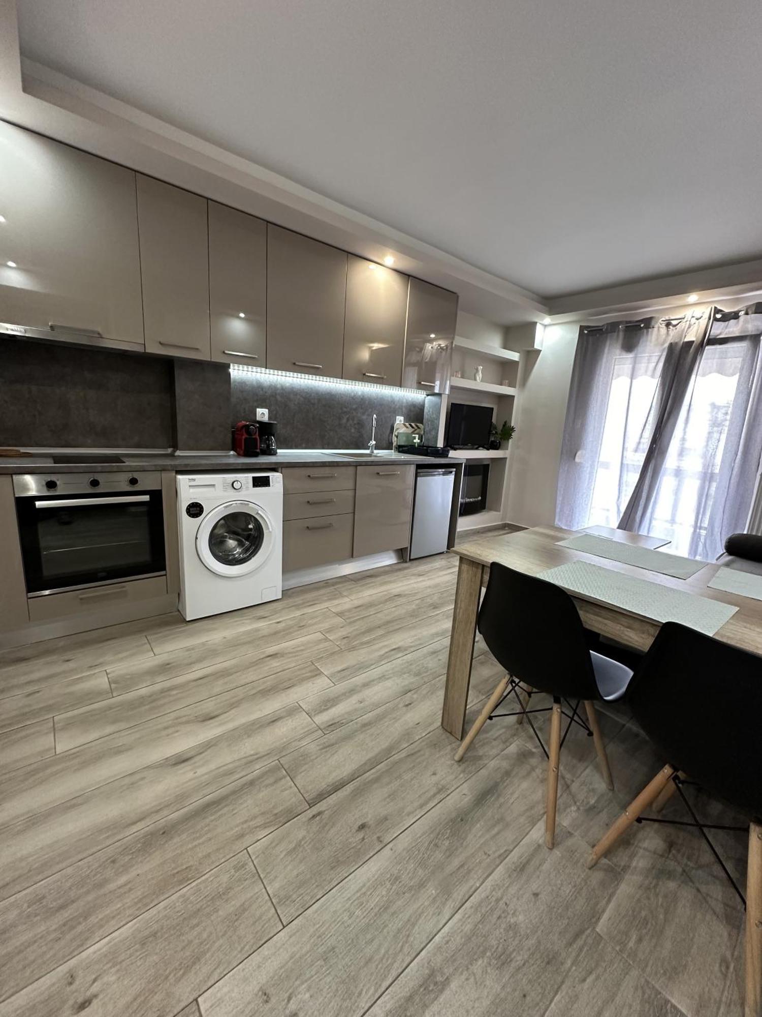 Minimalist W/ View Apartment *