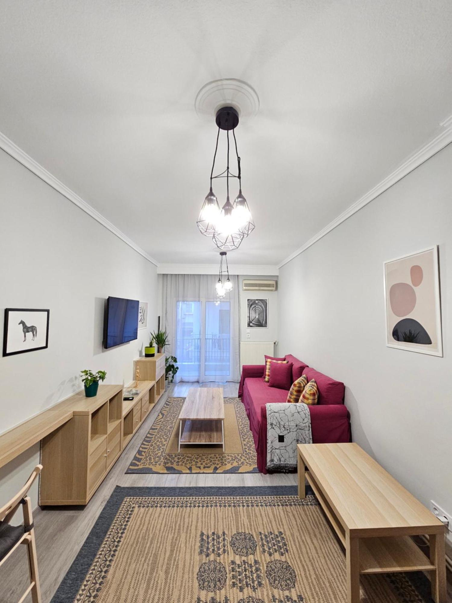 Yellow Kitchen Apartment, City Central Location Apartment *