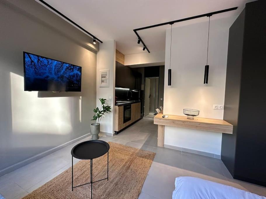 Downtown Living 1 Apartment *