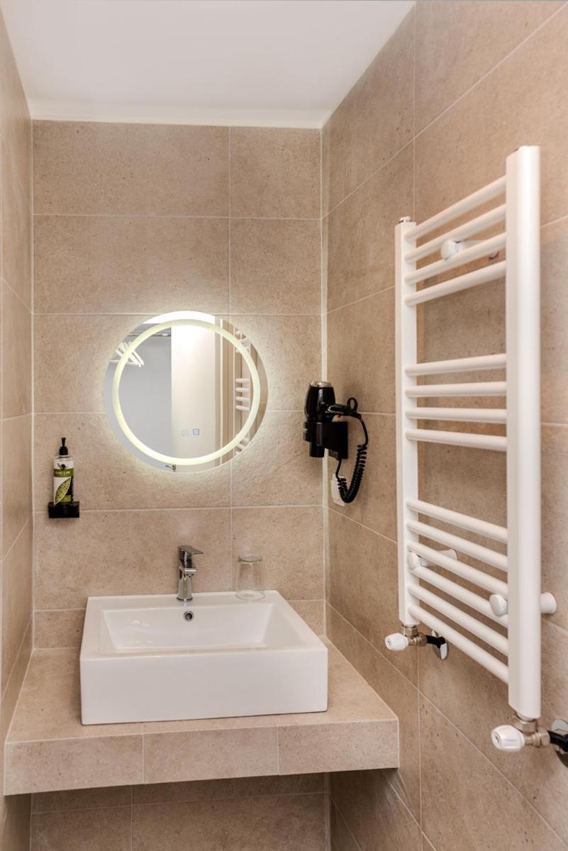 Apartment White *
