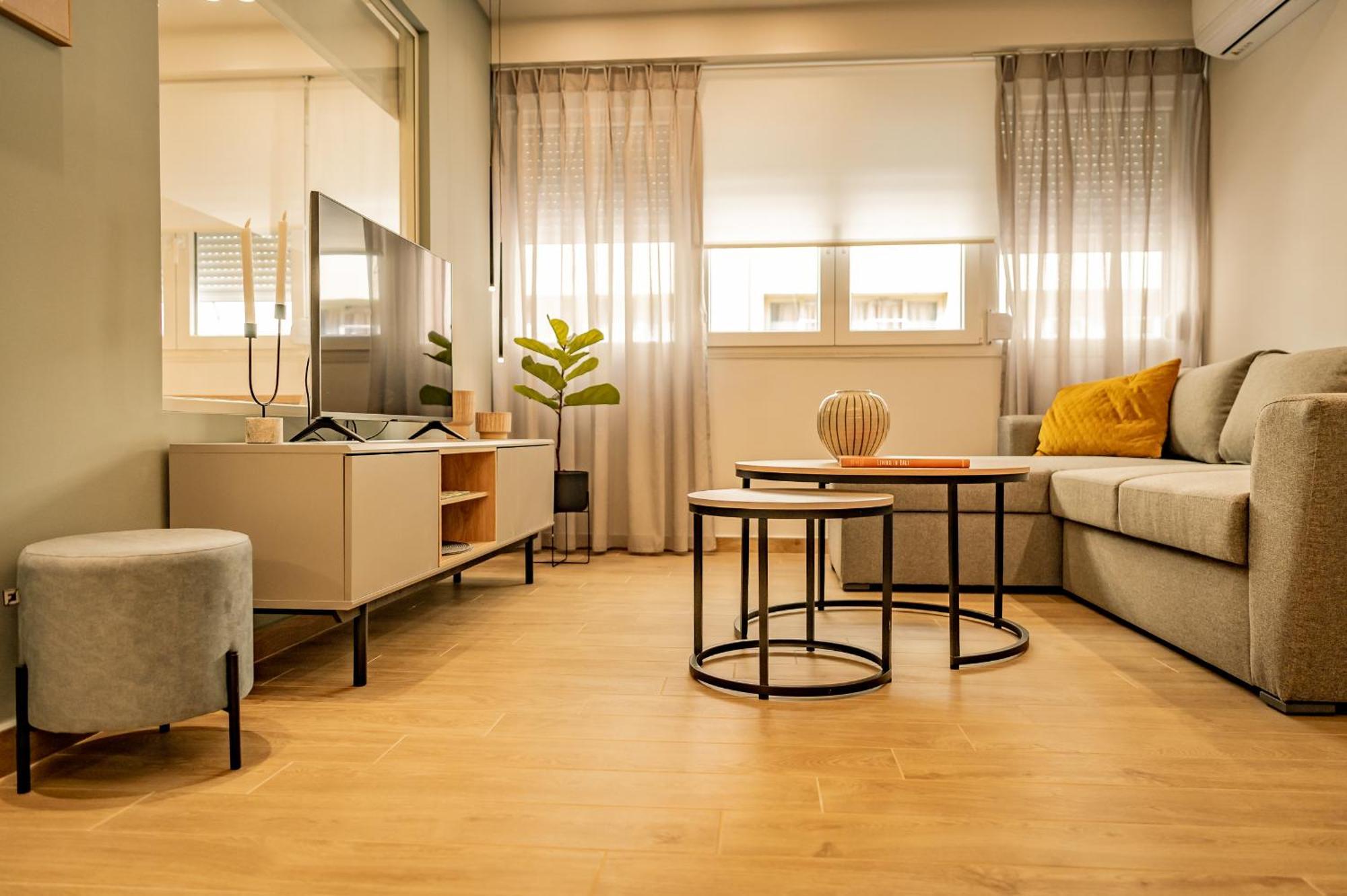 Urban Luxury Apartment *
