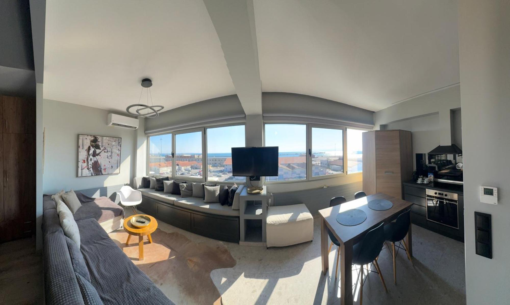 Sea View Apartment *