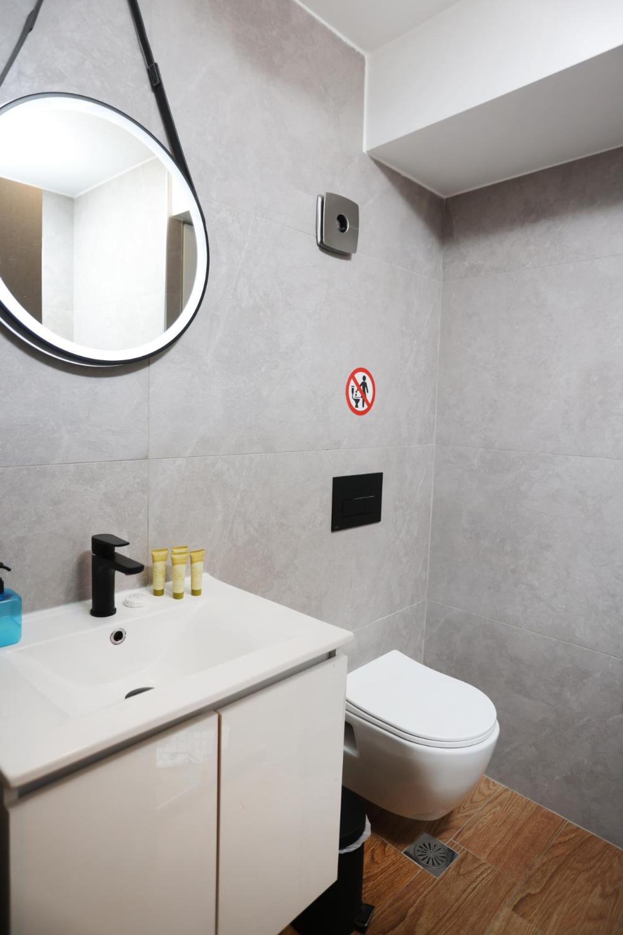 Orange Downtown Apartment *