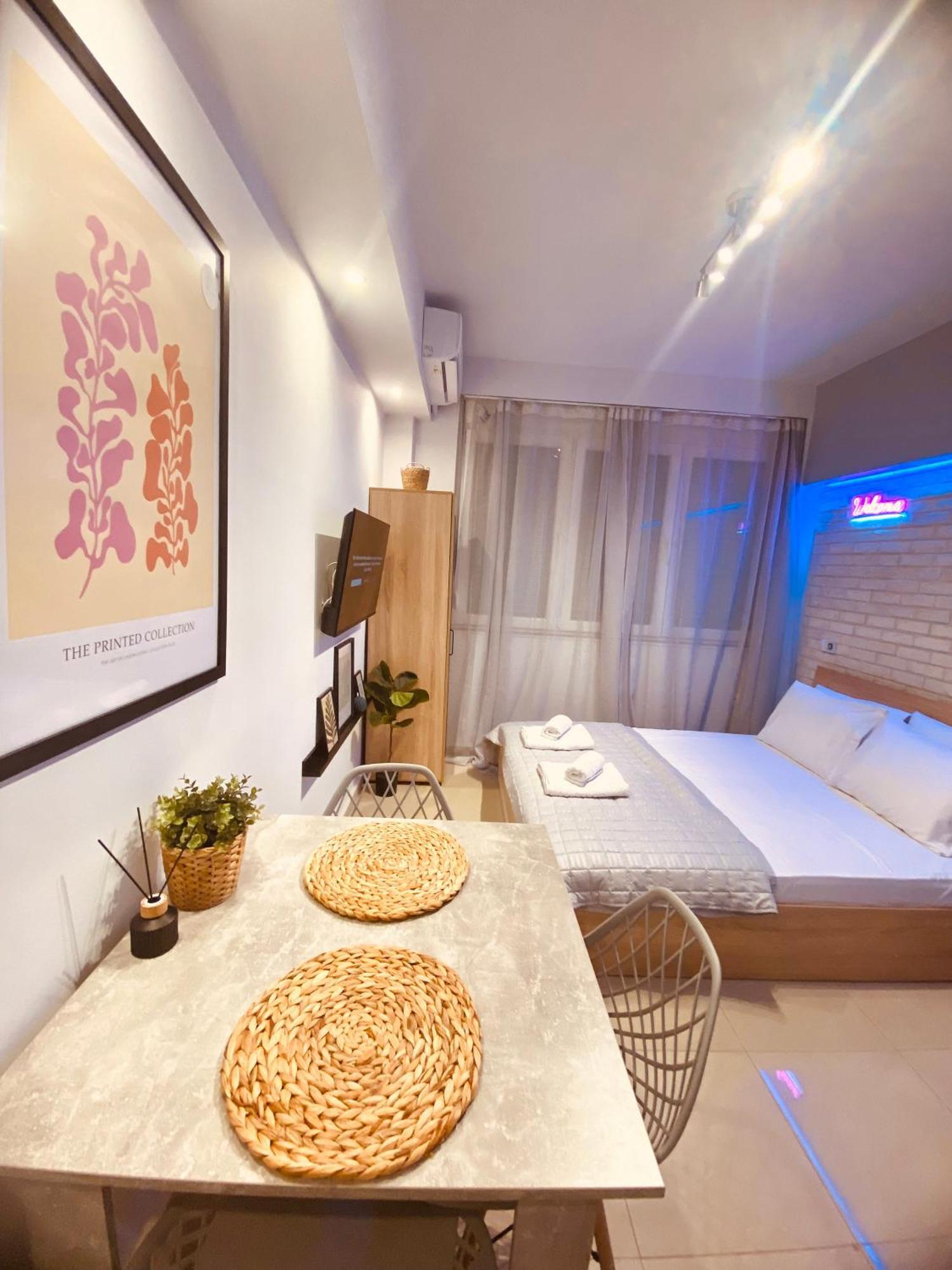 Neon Pulse - Casa Nativa Apartment