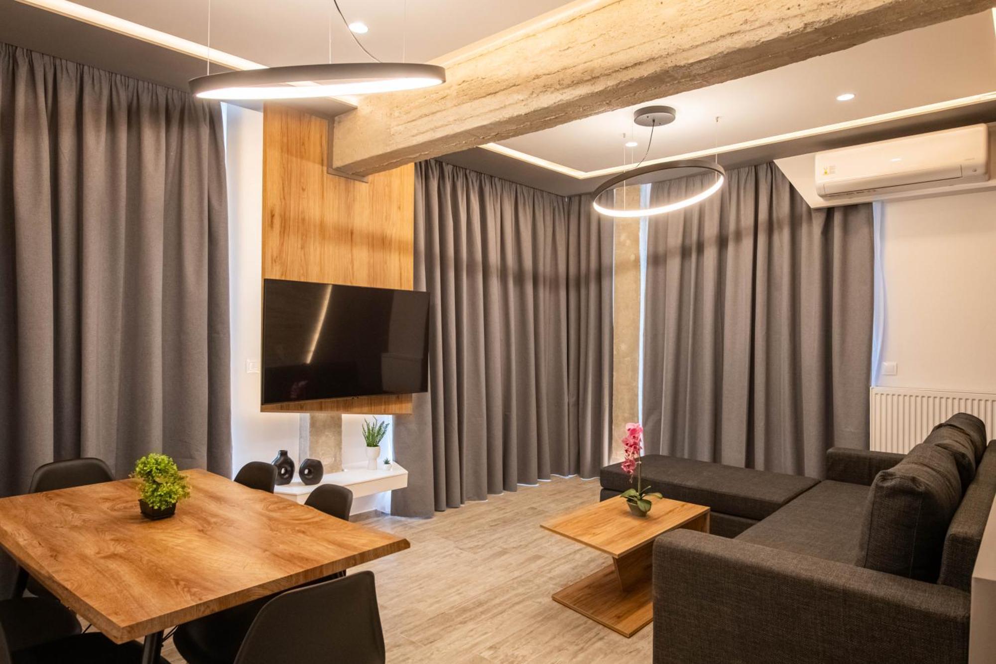 Skia Luxury Living Above The Walls Apartamento