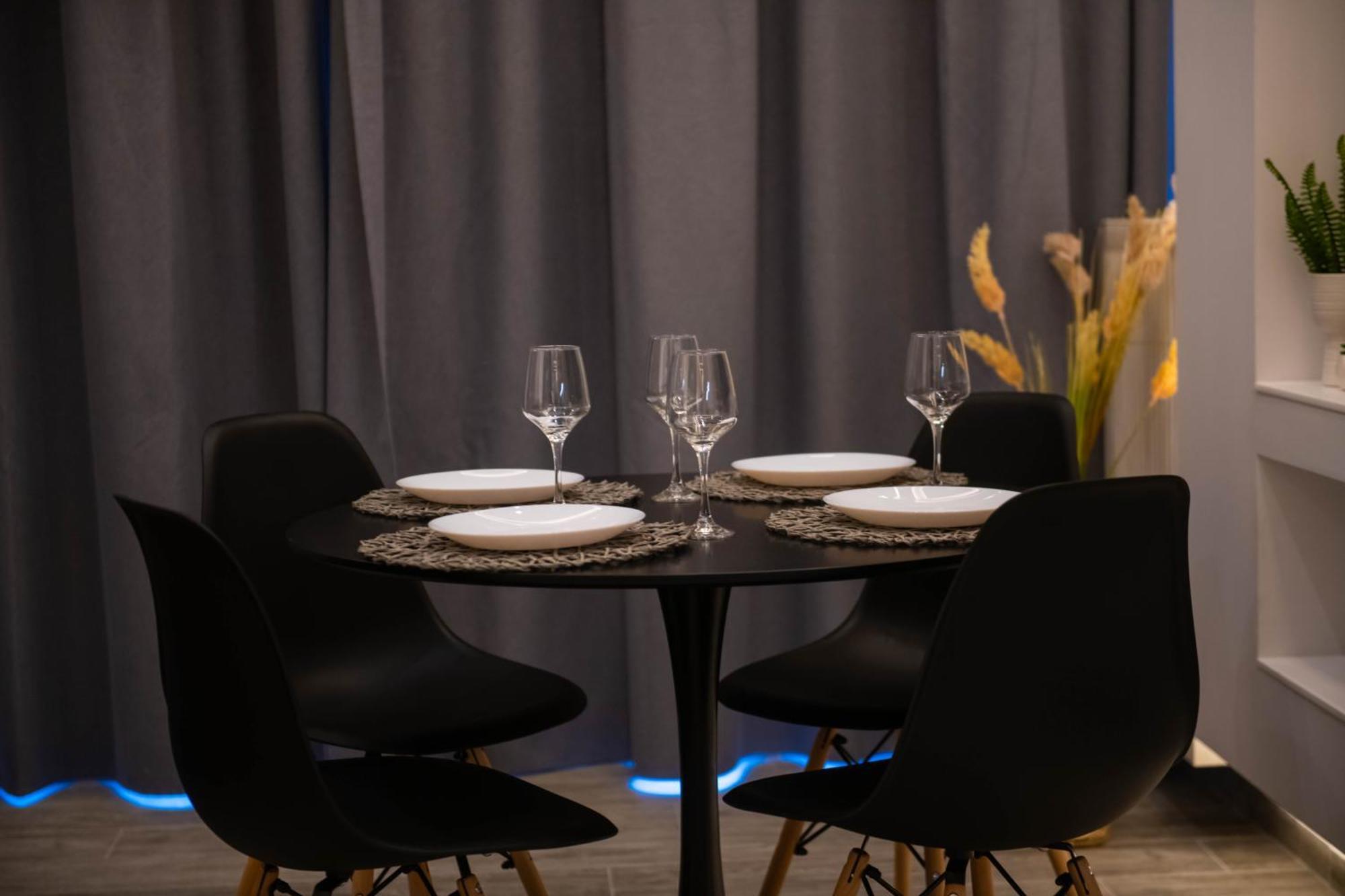 Skia Luxury Living Above The Walls *
