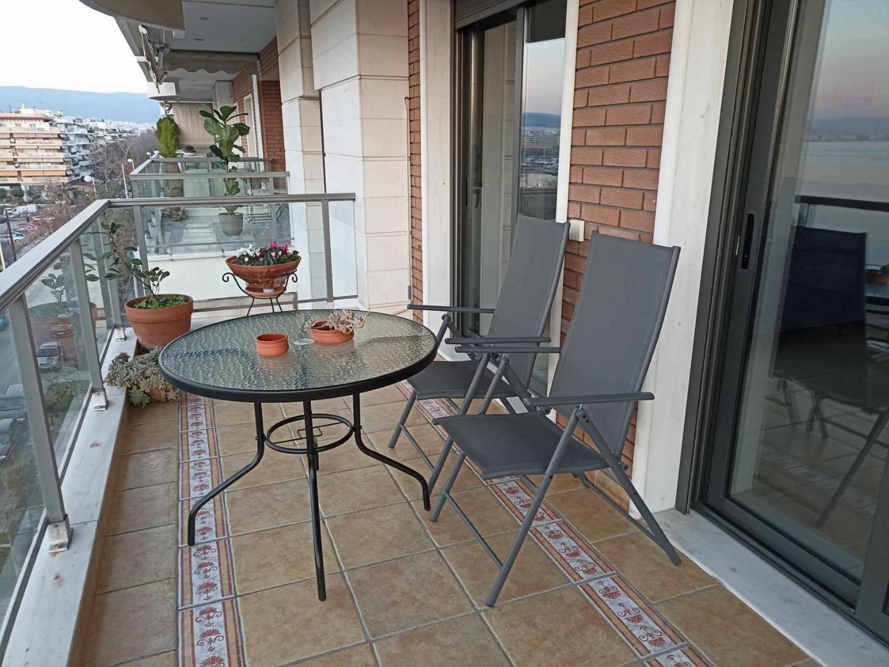 Seafront Family & Free Parking, The Cruiseflat Thessaloniki