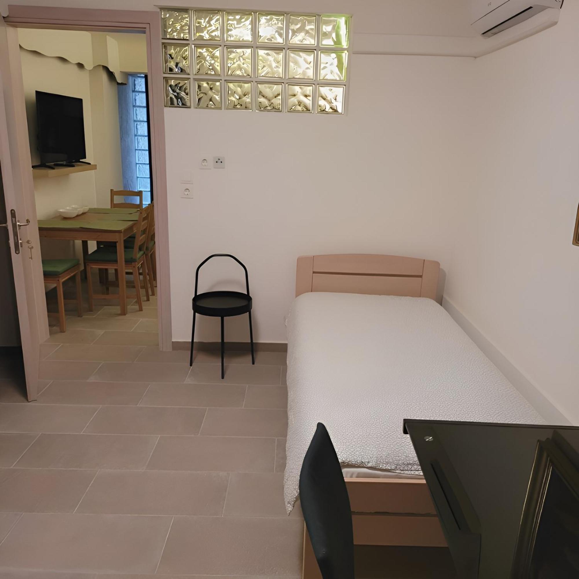 Spacious 4 Bedroom By Agios Dimitrios * Thessaloniki