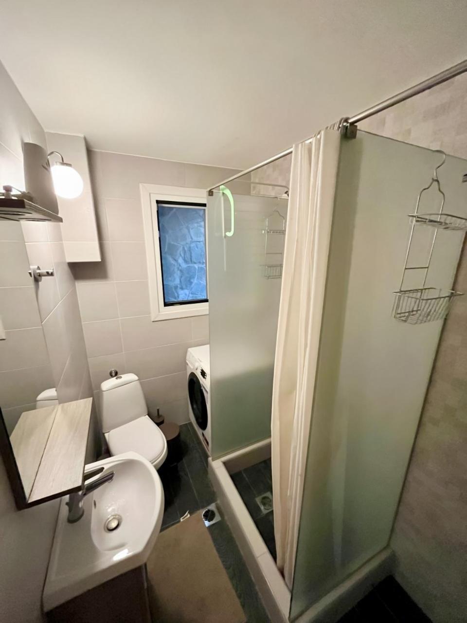 Apartment Spacious 4 Bedroom By Agios Dimitrios