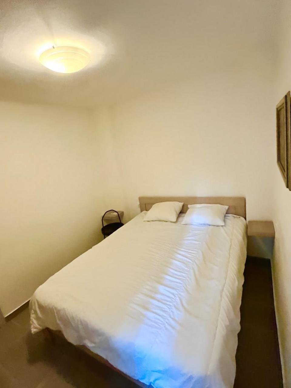 Spacious 4 Bedroom By Agios Dimitrios Apartment