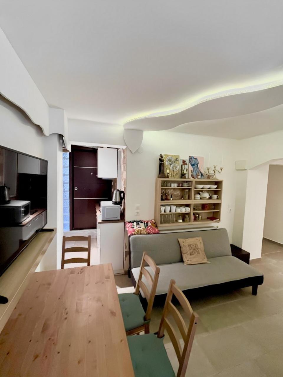 Spacious 4 Bedroom By Agios Dimitrios * Thessaloniki