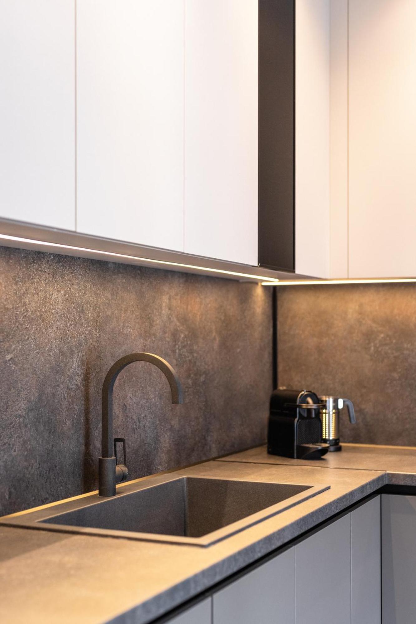 The Five Star Apartment *