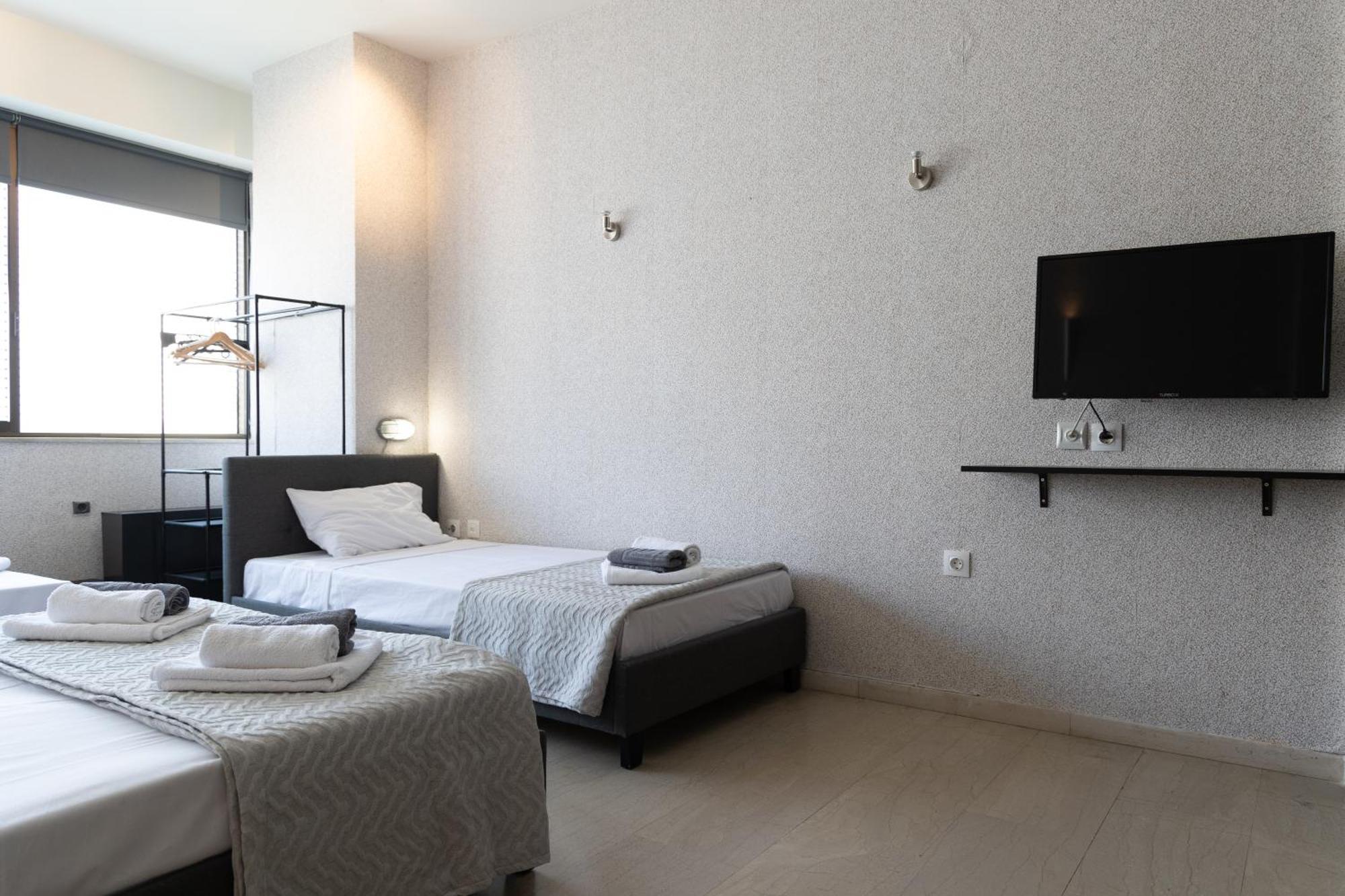 Center Iv By Casa D'oro *