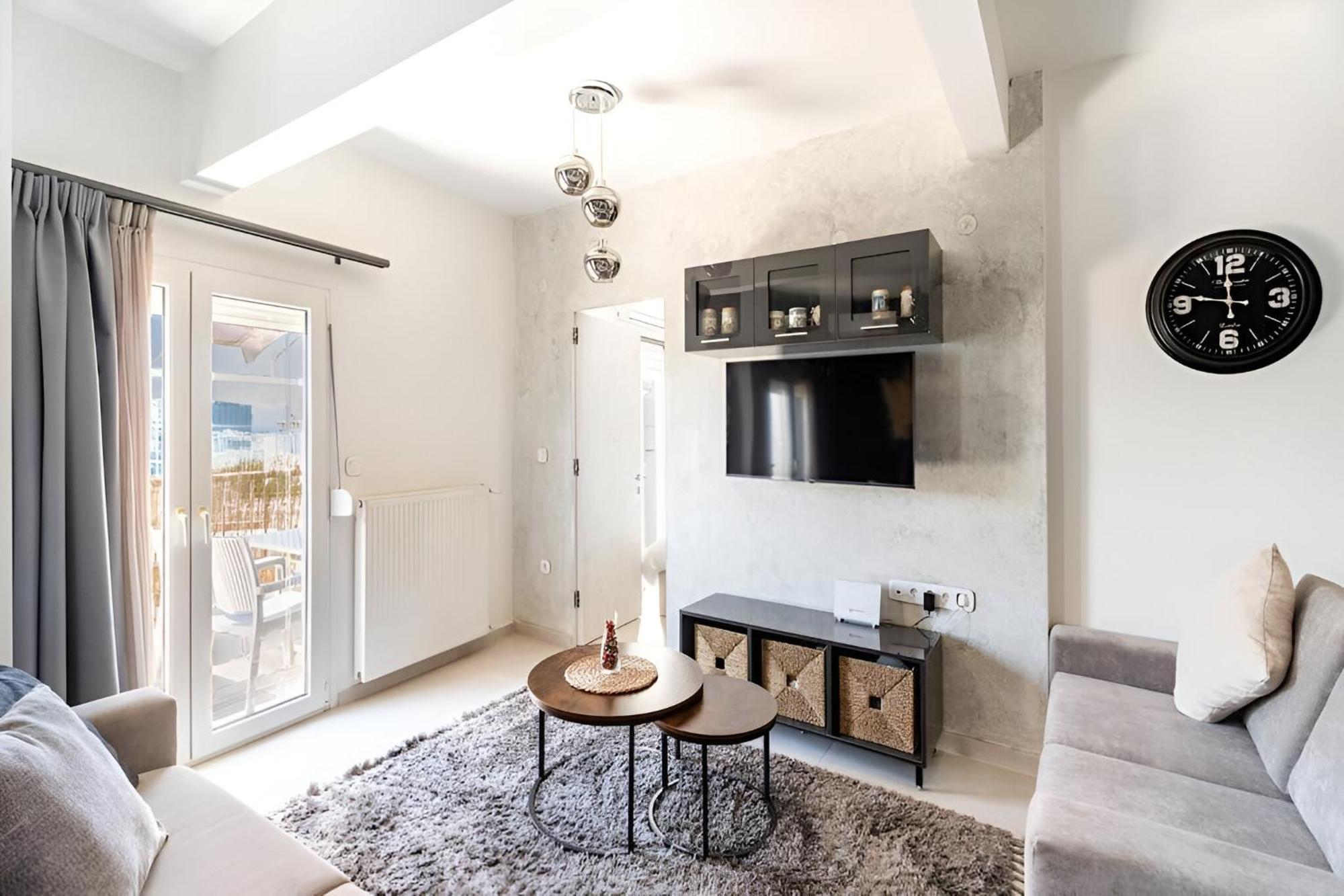 Elegant, Modern & Spacious In With Balcony * Thessaloniki
