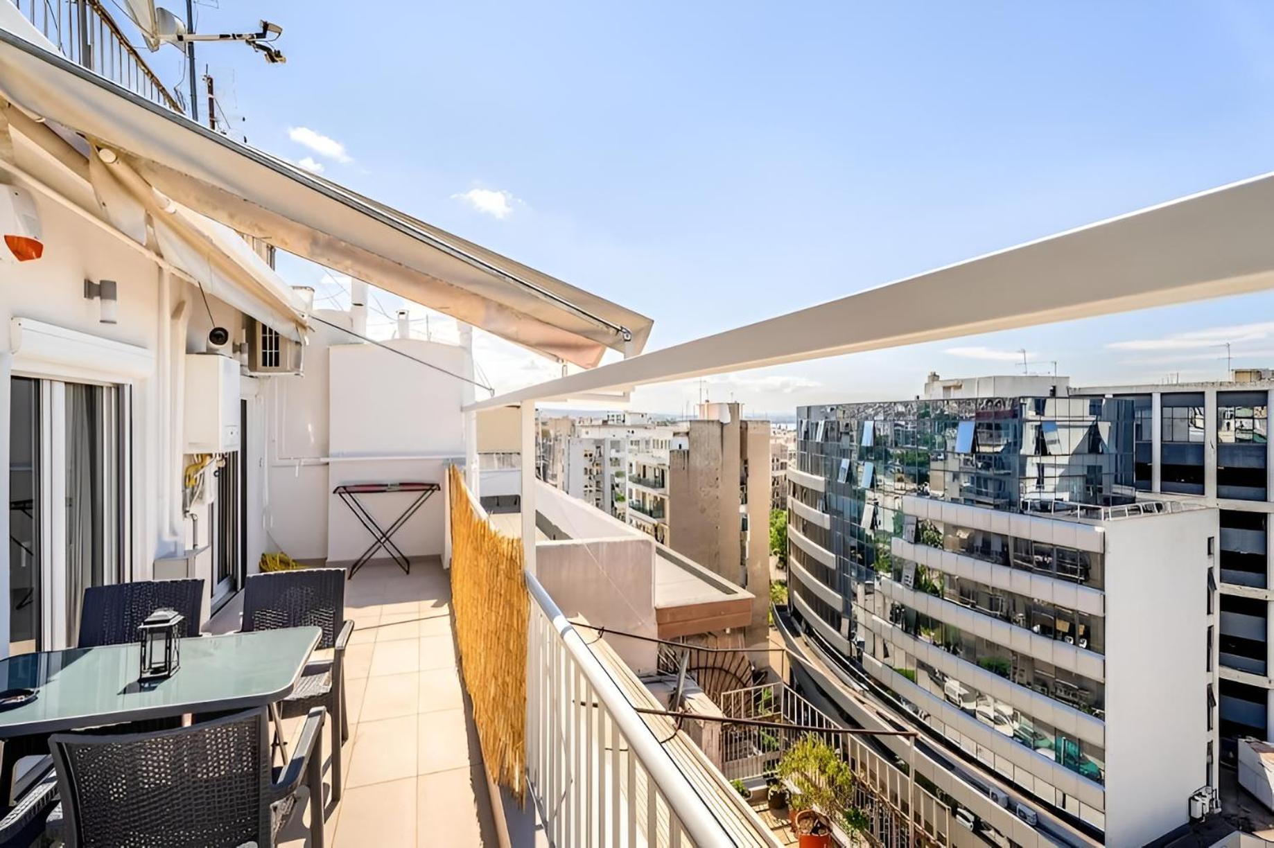 Elegant, Modern & Spacious In With Balcony *