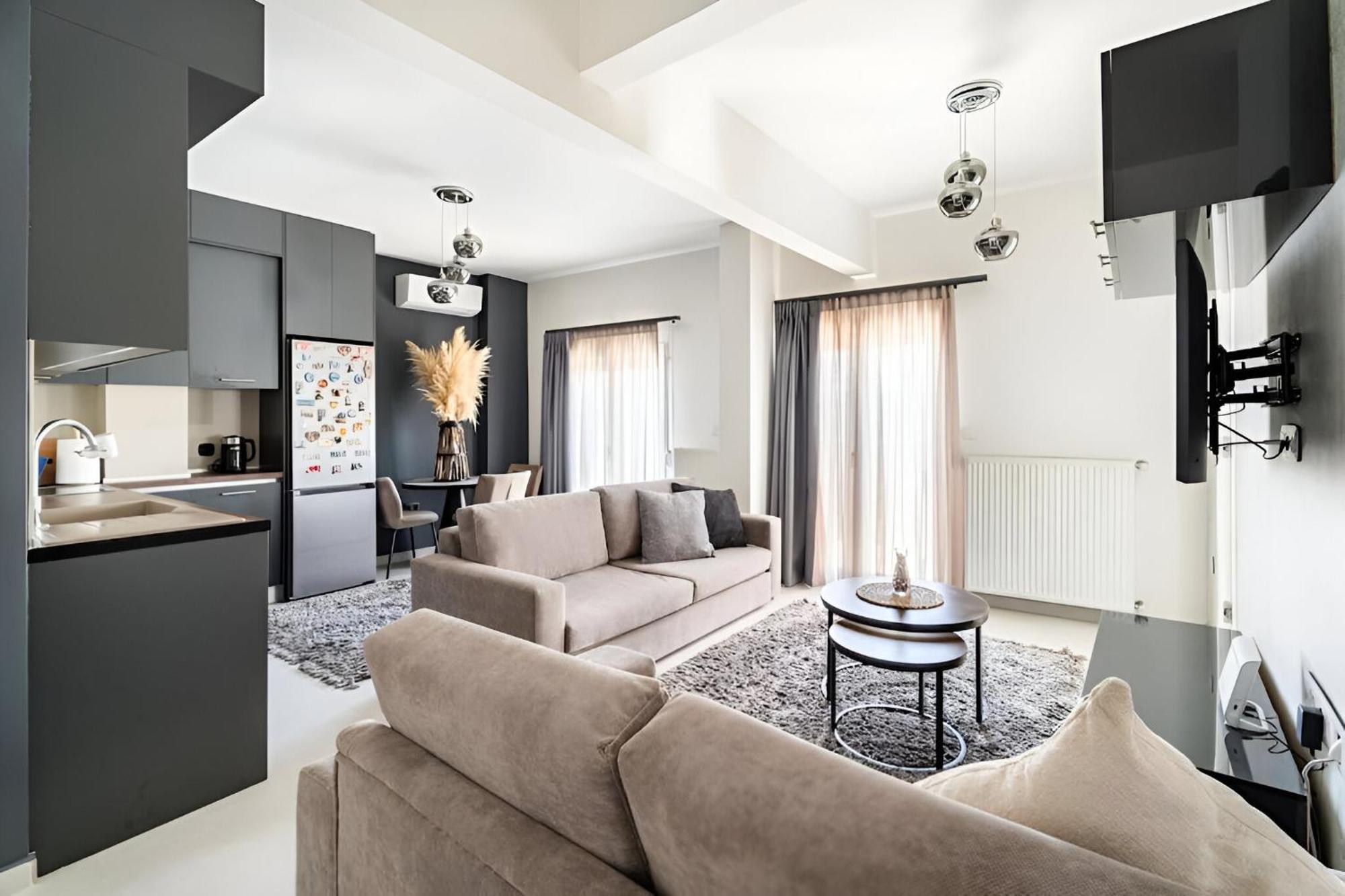 Elegant, Modern & Spacious In With Balcony Thessaloniki