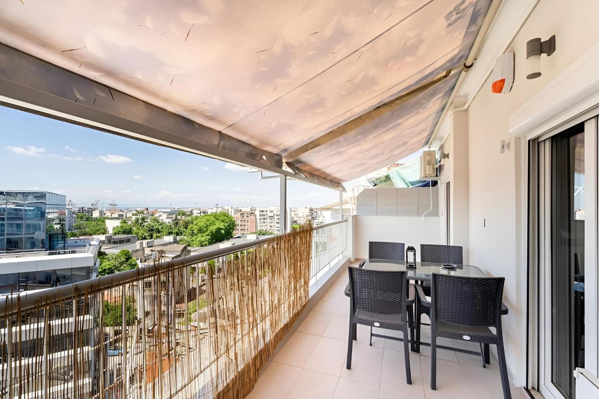Elegant, Modern & Spacious In With Balcony
