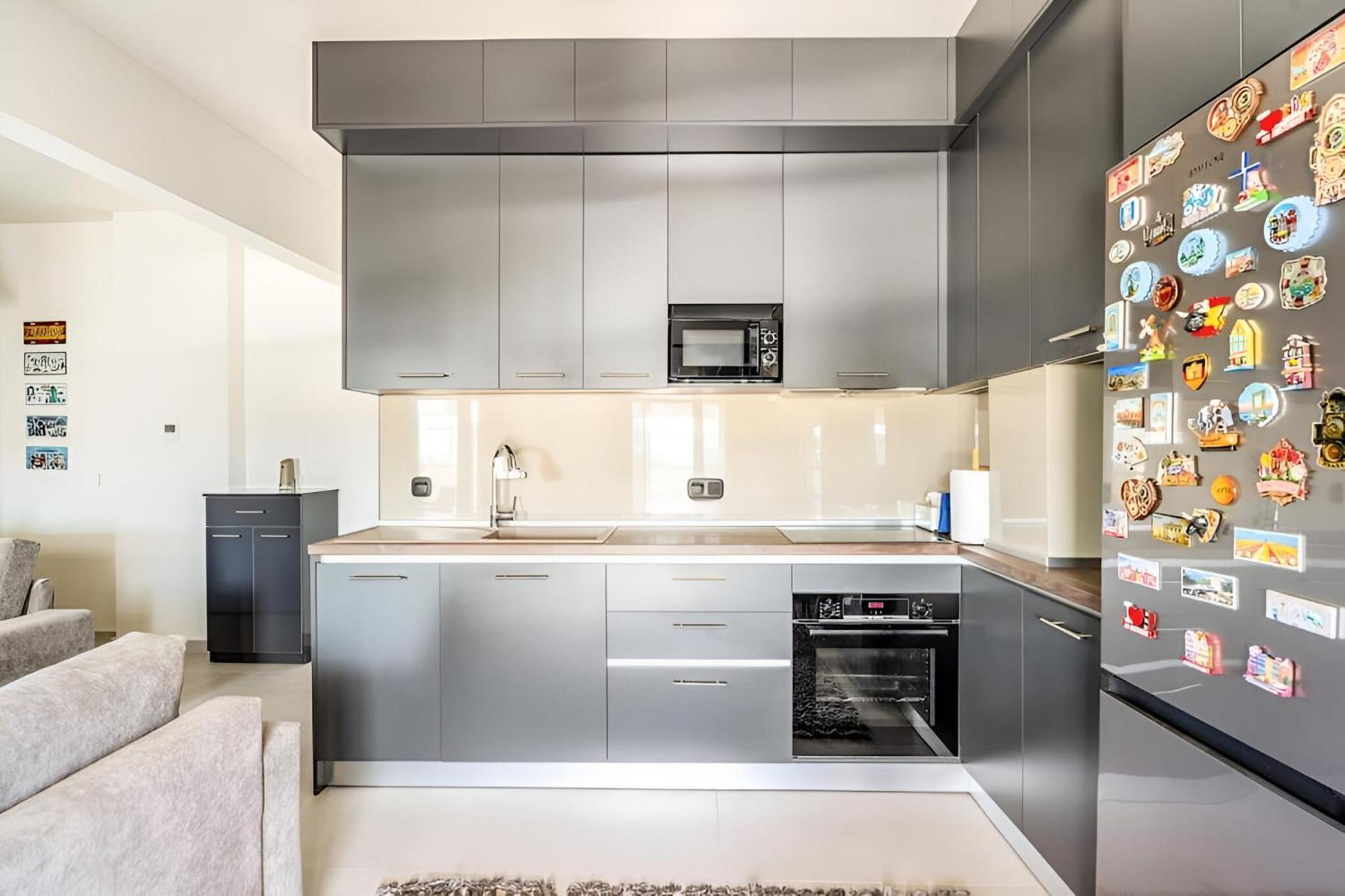 Elegant, Modern & Spacious In With Balcony Apartment