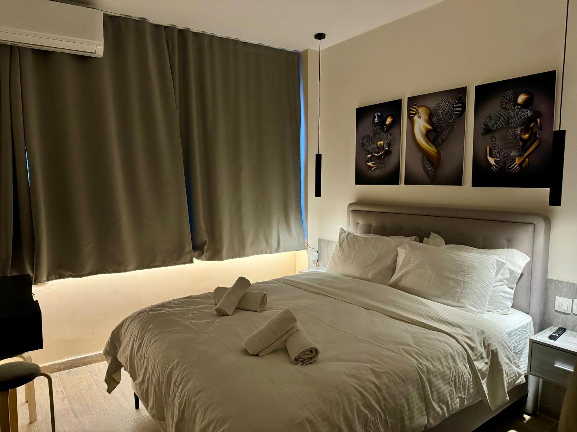 Private Mini Suite-netflix *