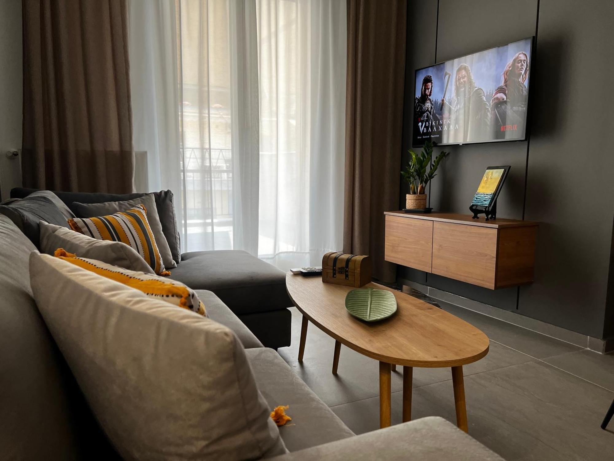 Apartment Oasis In With 500 Mbps Internet