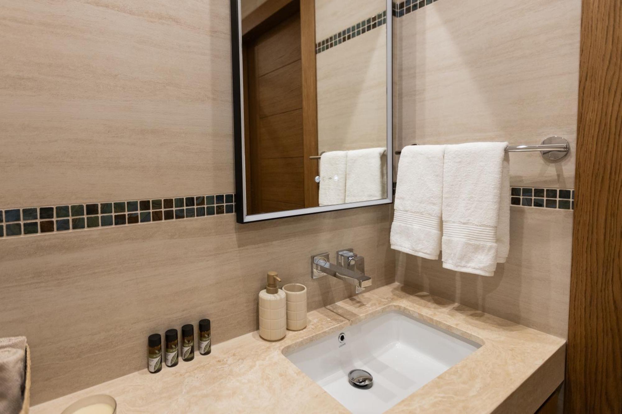 Harmonious Heaven Apartment *