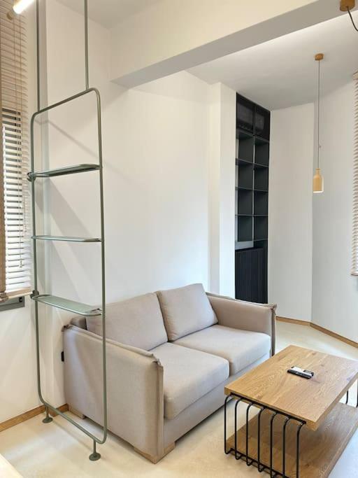 Apartment Yvonne Center By Thesbnb