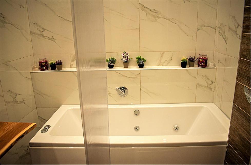 Ayasofia Jakuzzi 2 Bedrooms Balcony * Thessaloniki