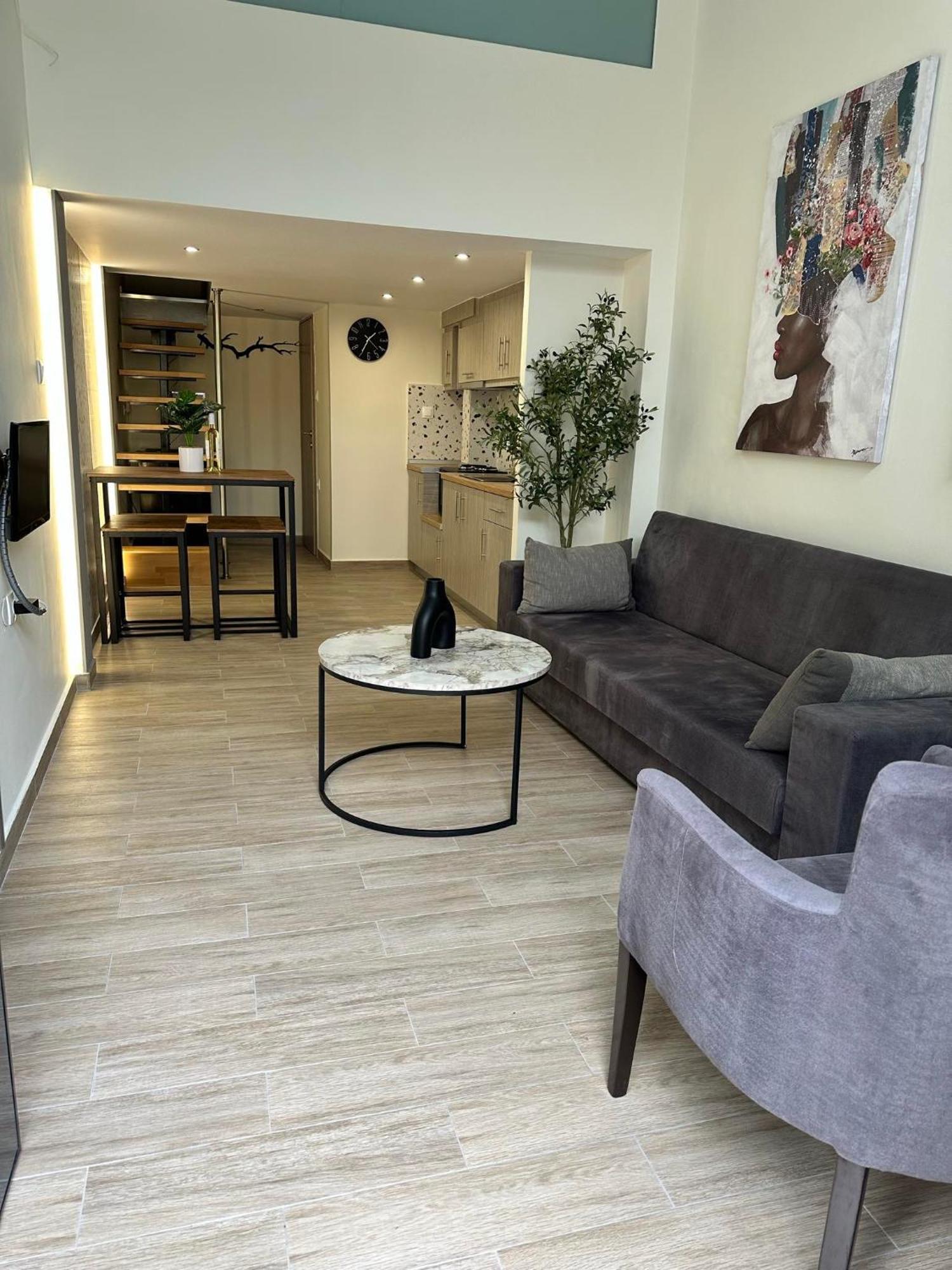 Trainstation In Apartment *