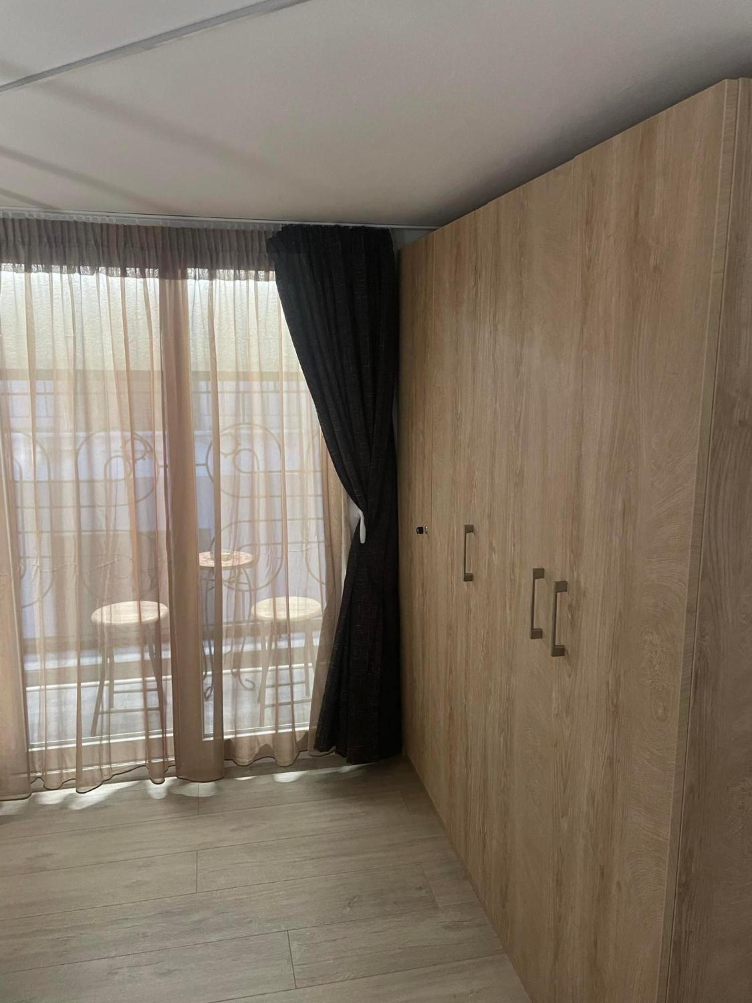 Trainstation In Apartment Thessaloniki