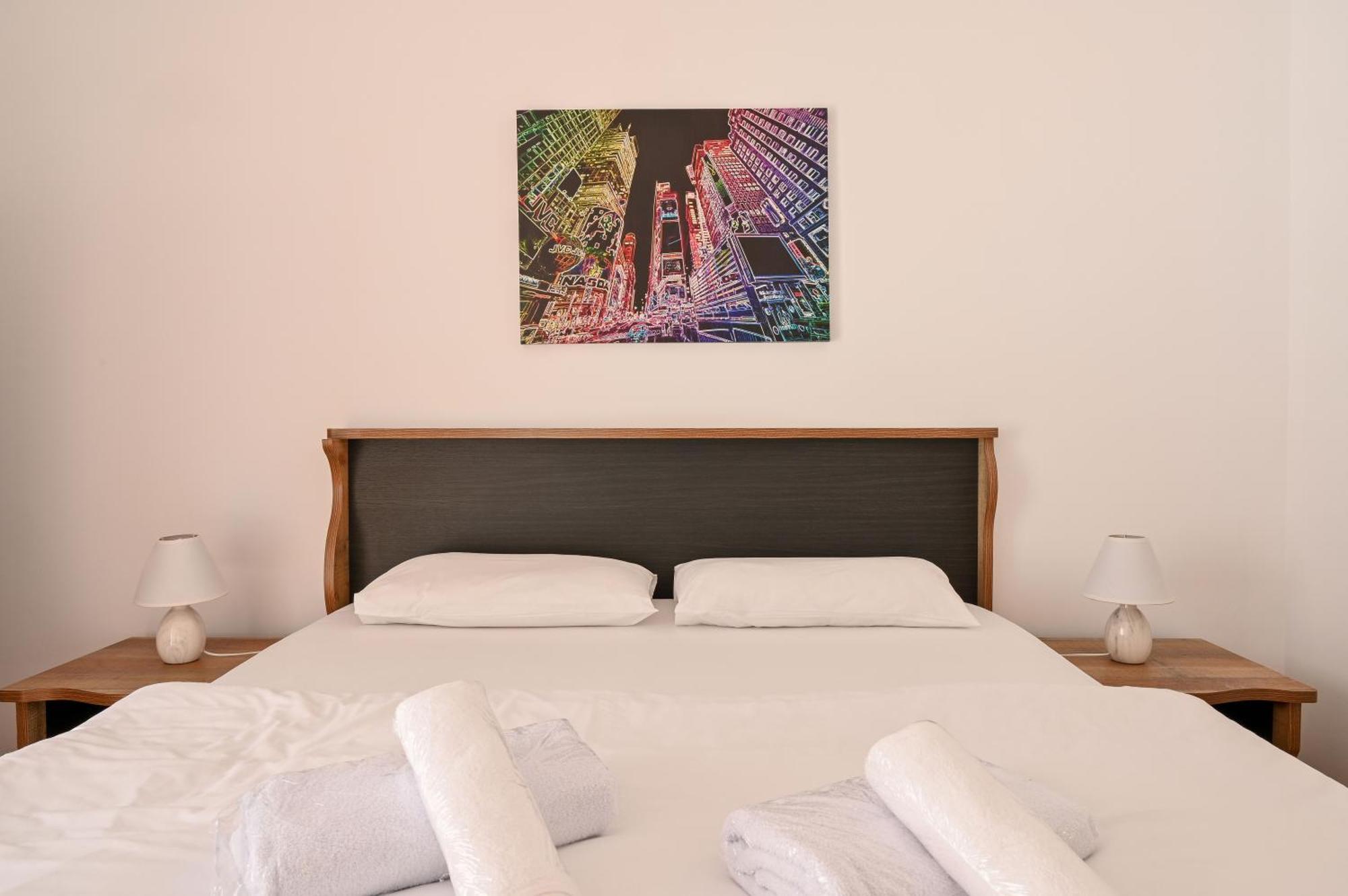 Center On The Sunset Apartment
