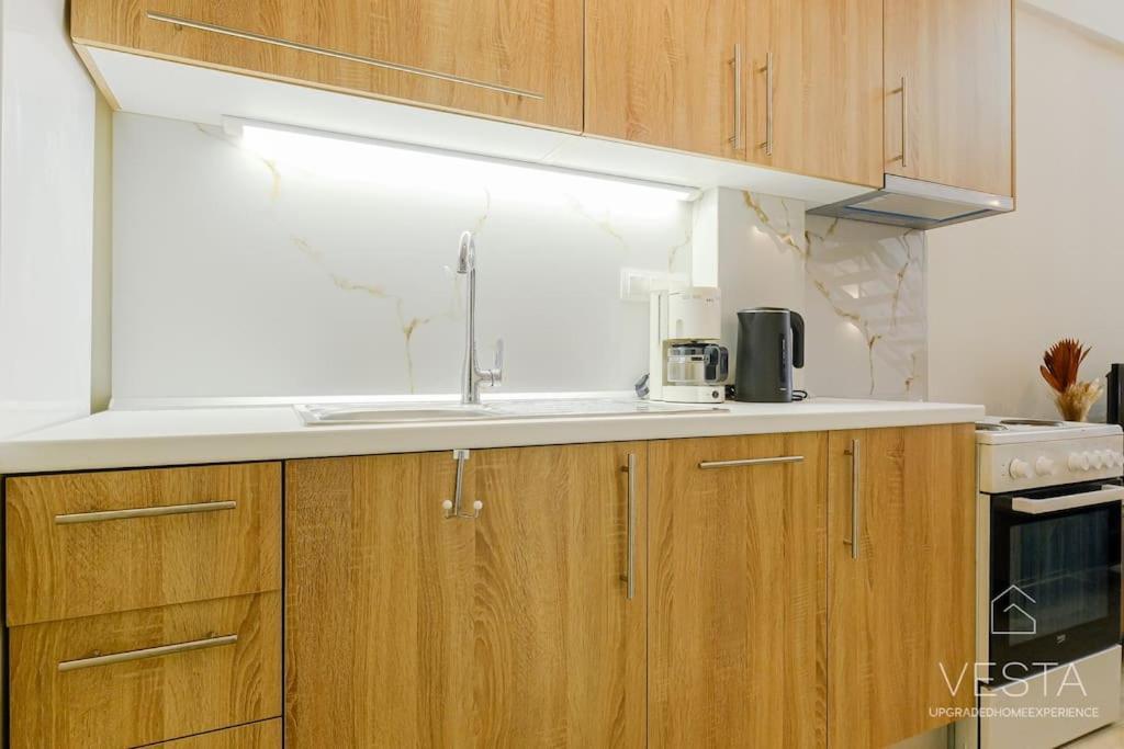 Comfort Loft, 1' Walk To Ippokratio Hospital Apartment *