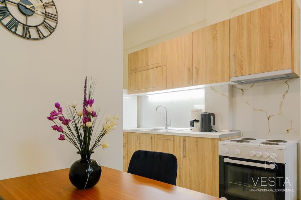 Comfort Loft, 1' Walk To Ippokratio Hospital Apartment