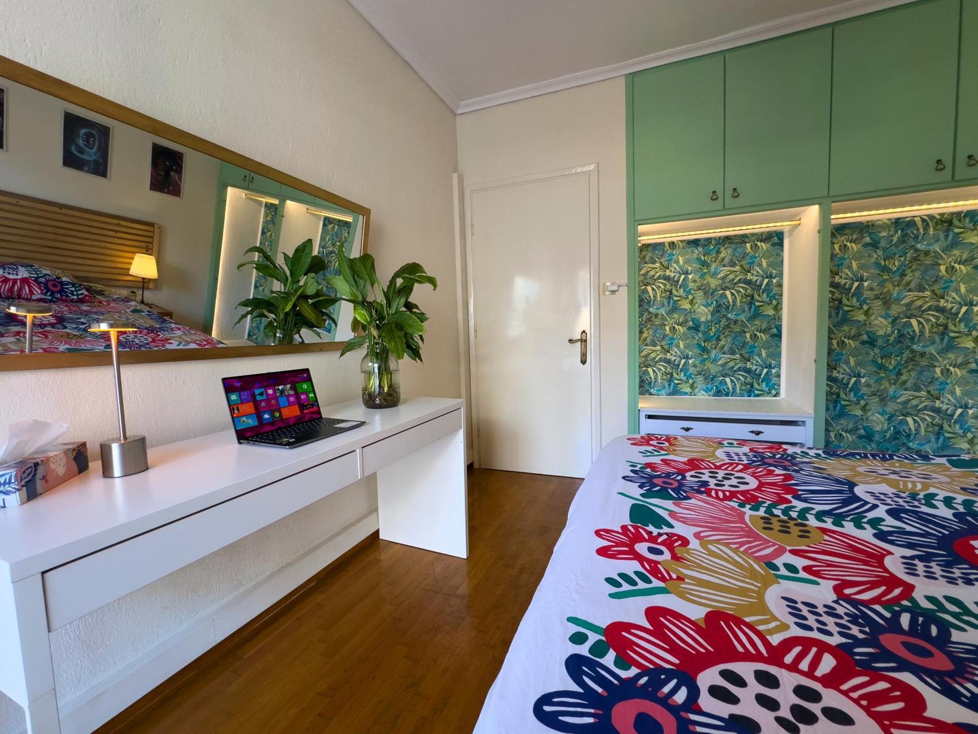 Spacious Artistic Flat With Private Parking Apartment *