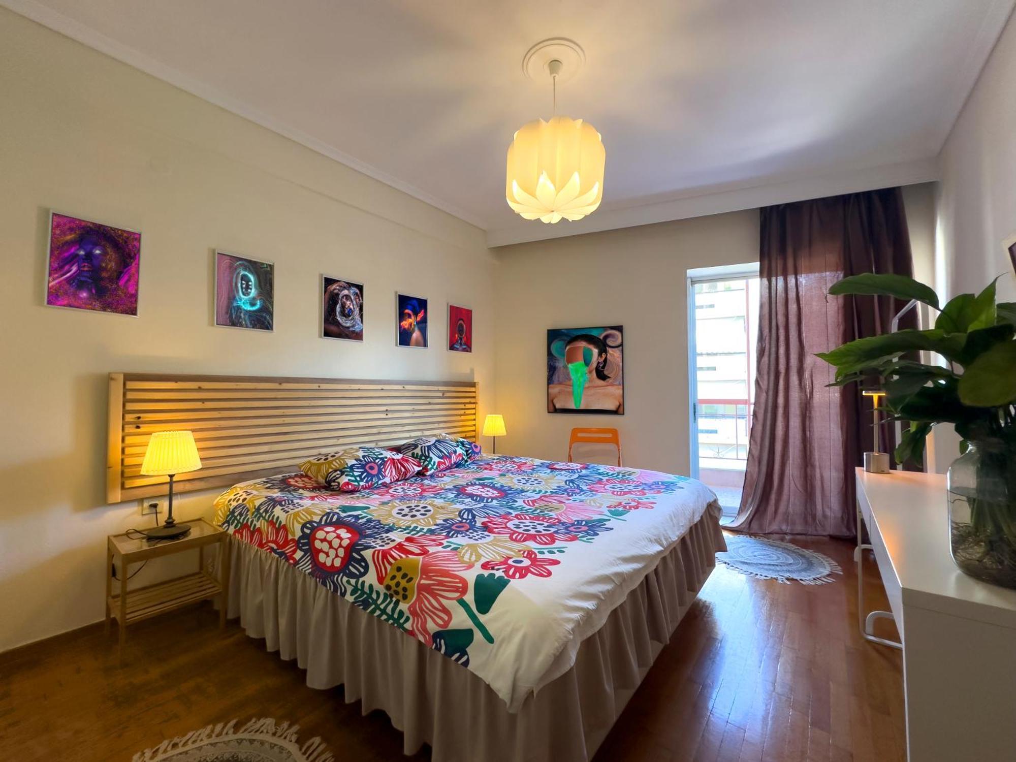 Spacious Artistic Flat With Private Parking Apartment