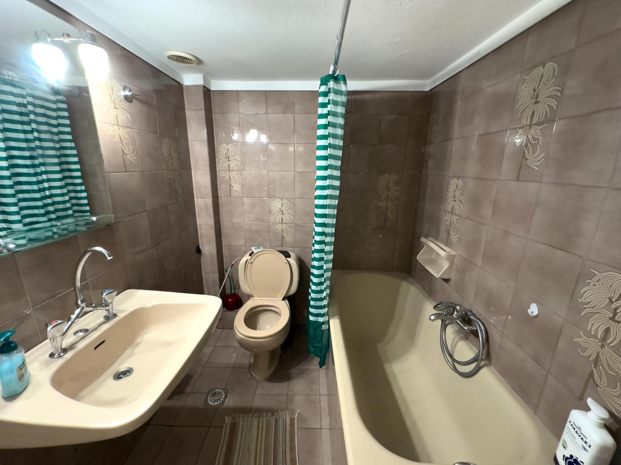 Apartment Spacious Artistic Flat With Private Parking