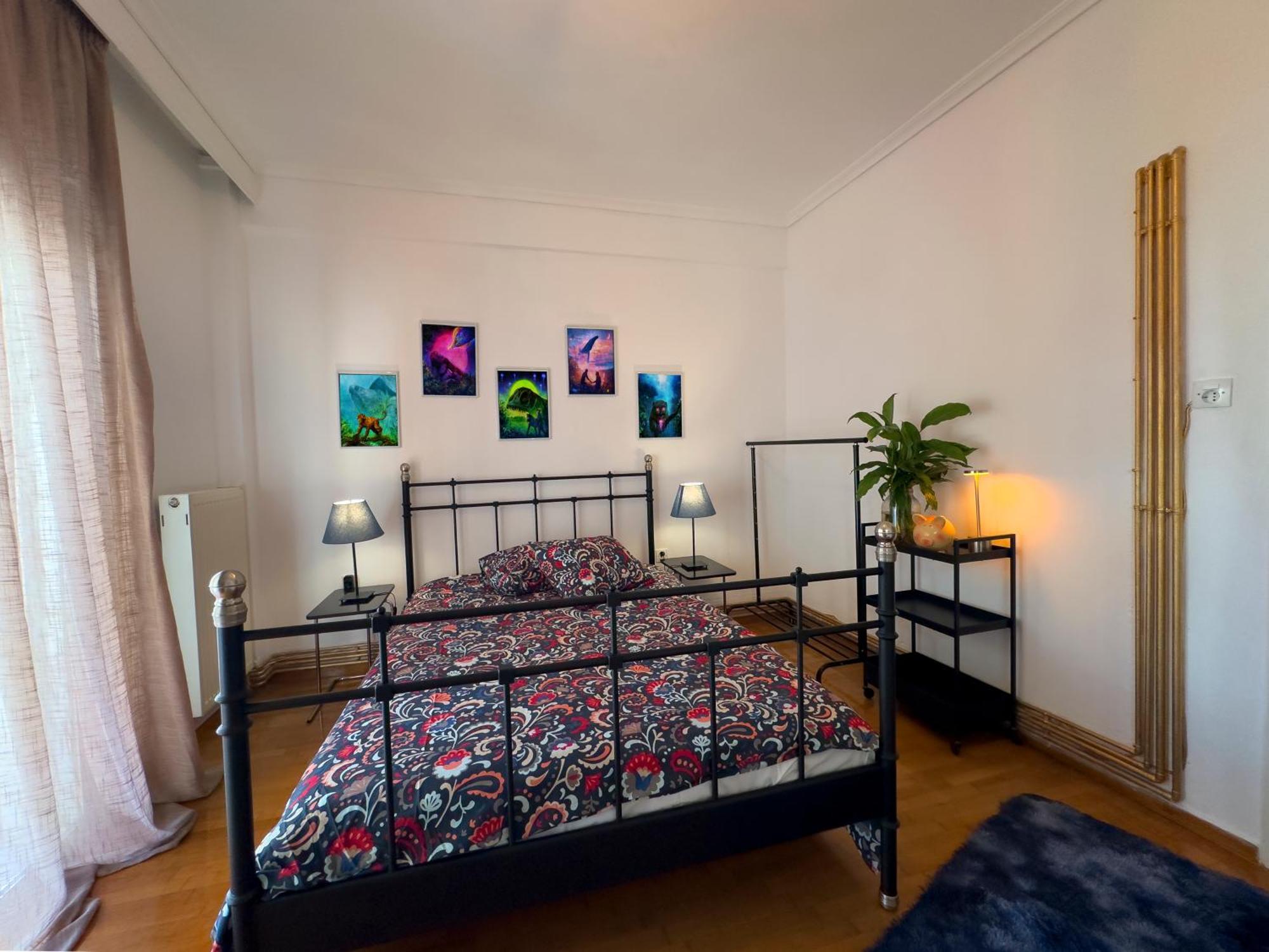 Spacious Artistic Flat With Private Parking *