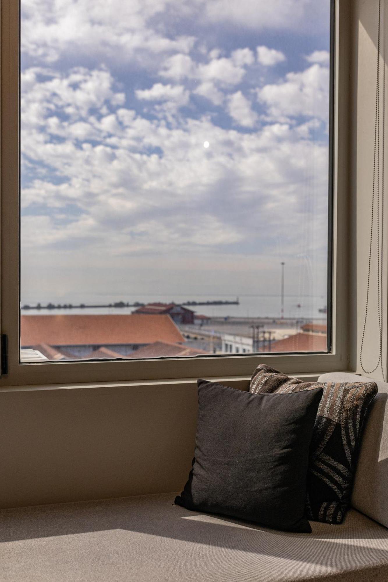 Sea View Apartment *