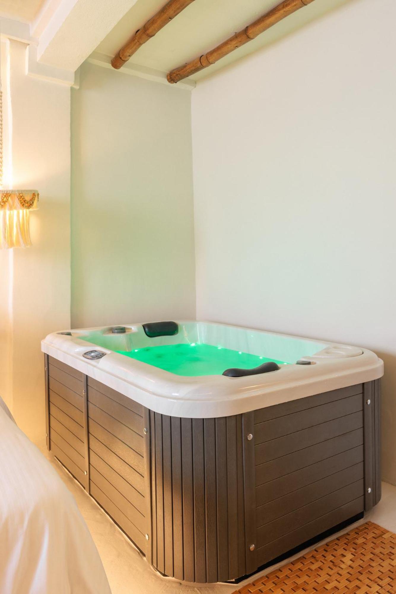 Unique Room-jacuzzi And Balcony * Thessaloniki
